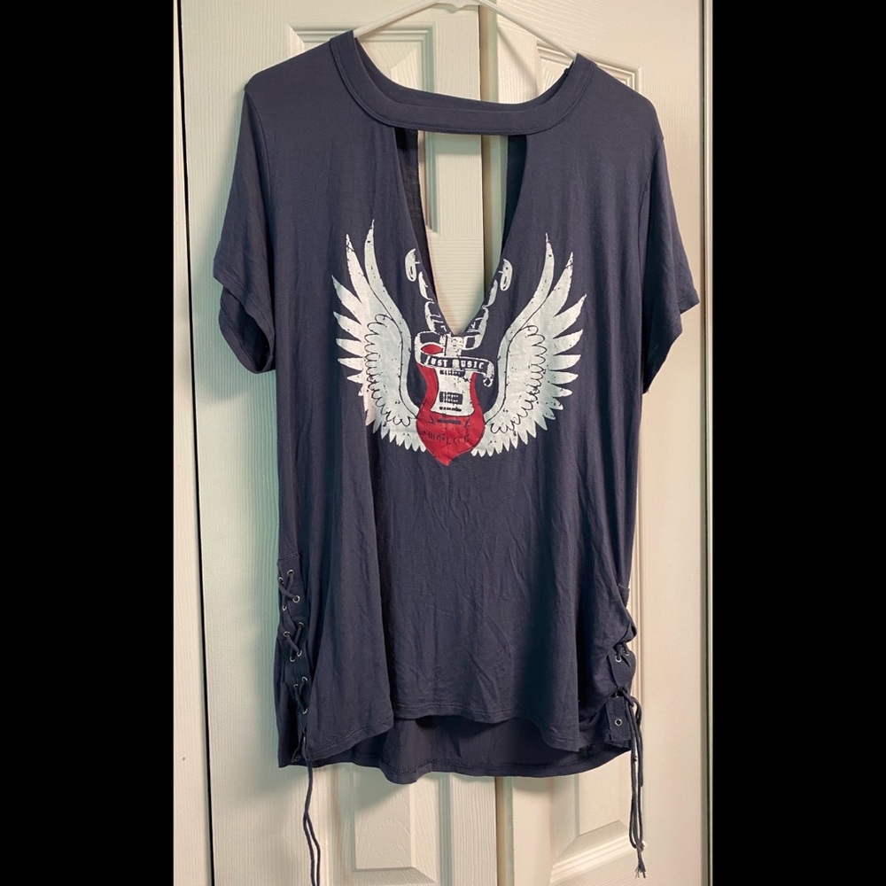 Love nation women’s shirt size large.